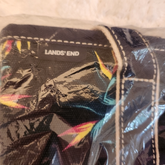 NWT. Lands End canvas bag. Navy blue with pastel print. Great tote. - Picture 1 of 3